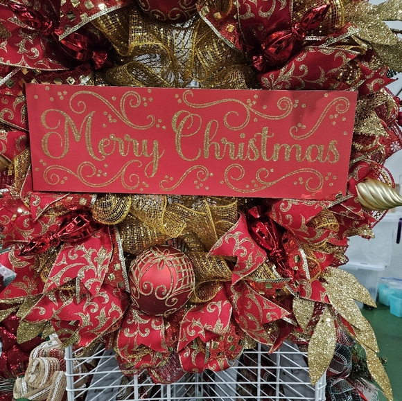 Merry Christmas Wreath - Picture 2 of 2